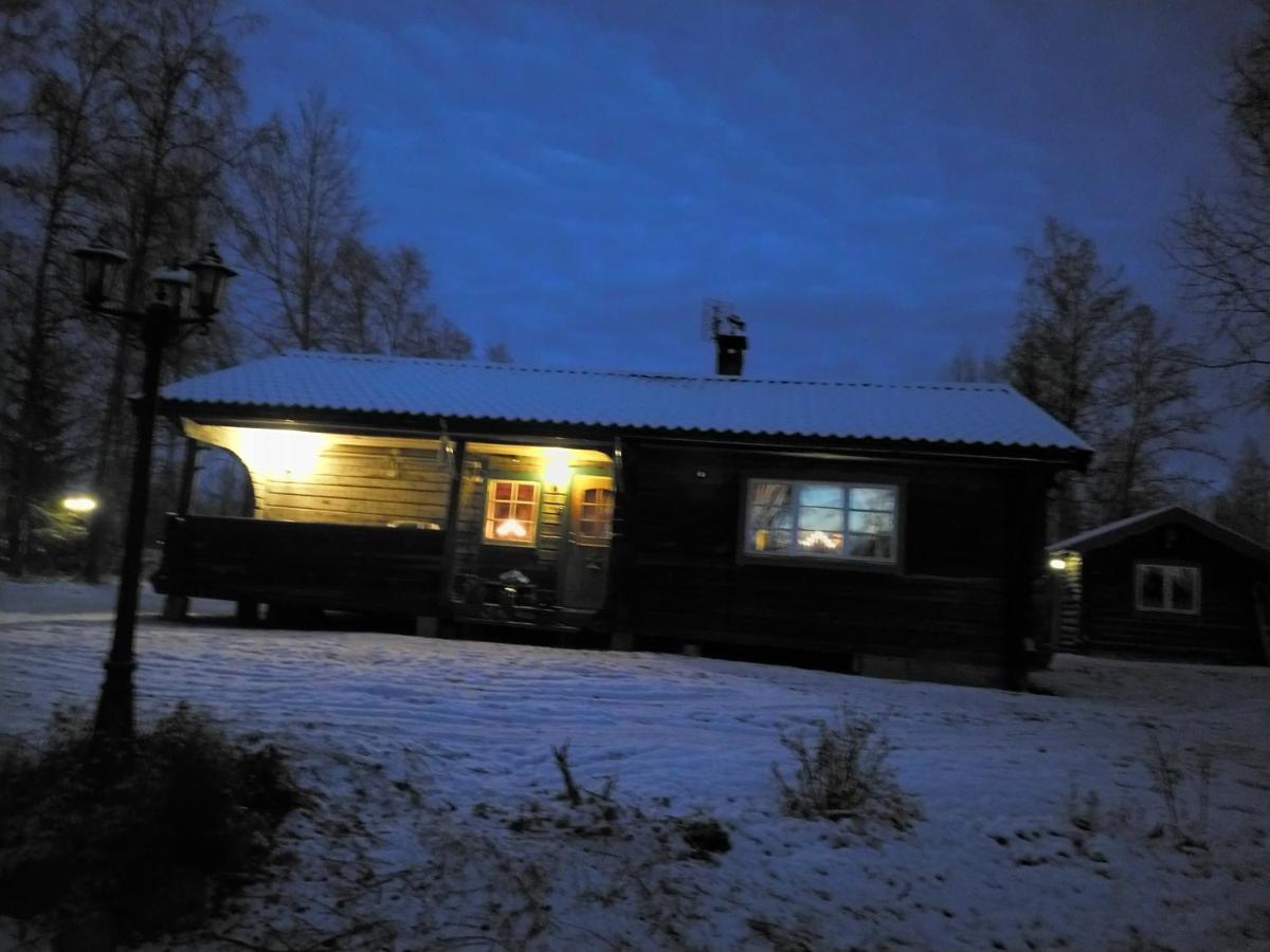 Mysig timmerstuga vid sjön Björken Grangärde Exteriör bild