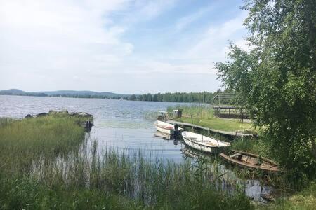 Mysig timmerstuga vid sjön Björken Grangärde Exteriör bild