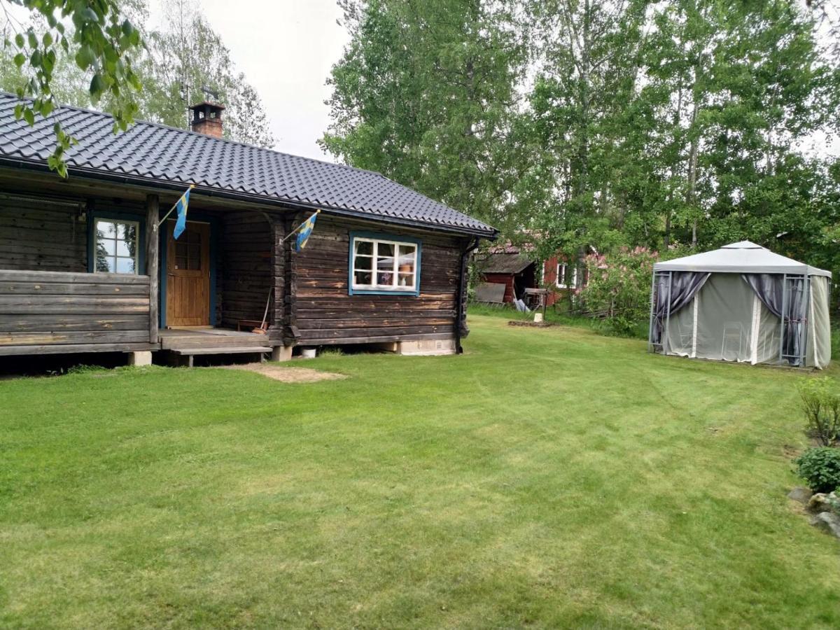 Mysig timmerstuga vid sjön Björken Grangärde Exteriör bild